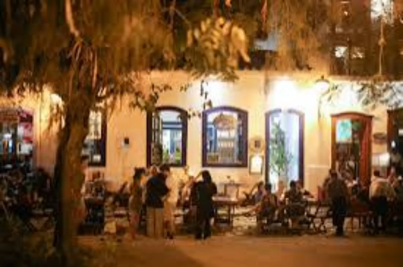 Ambiente do Alambique Antonio Mello à noite