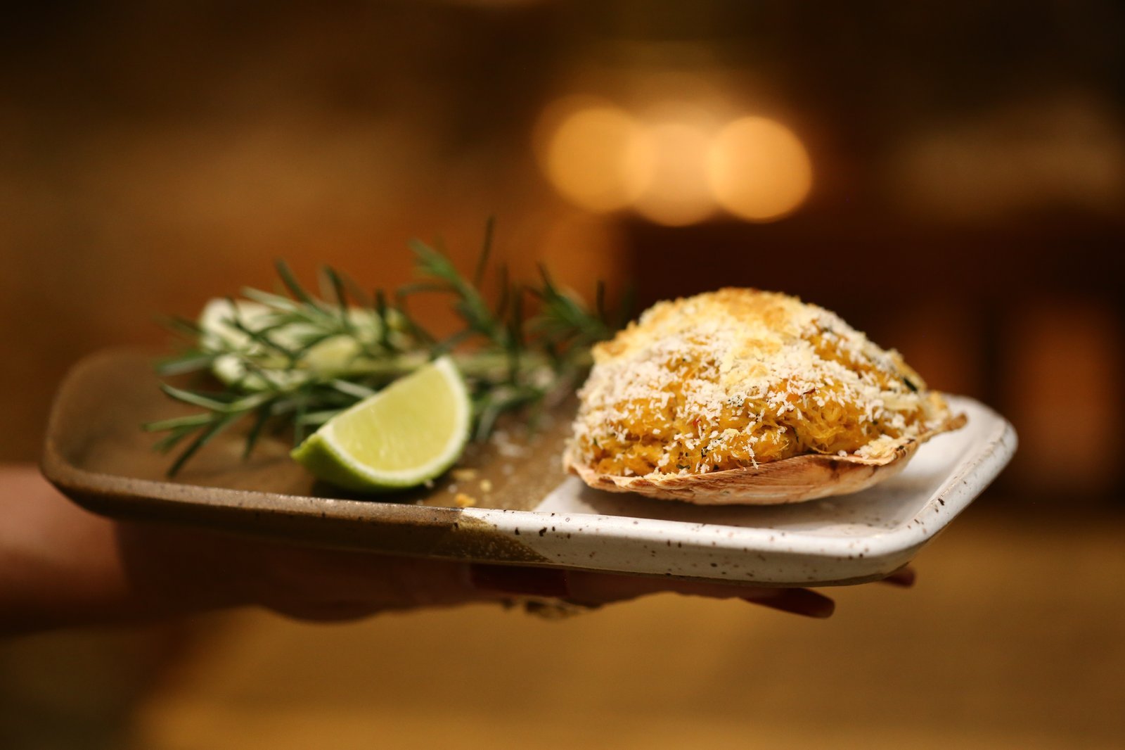 Casquinha de siri gratinada tradicional da culinária caiçara